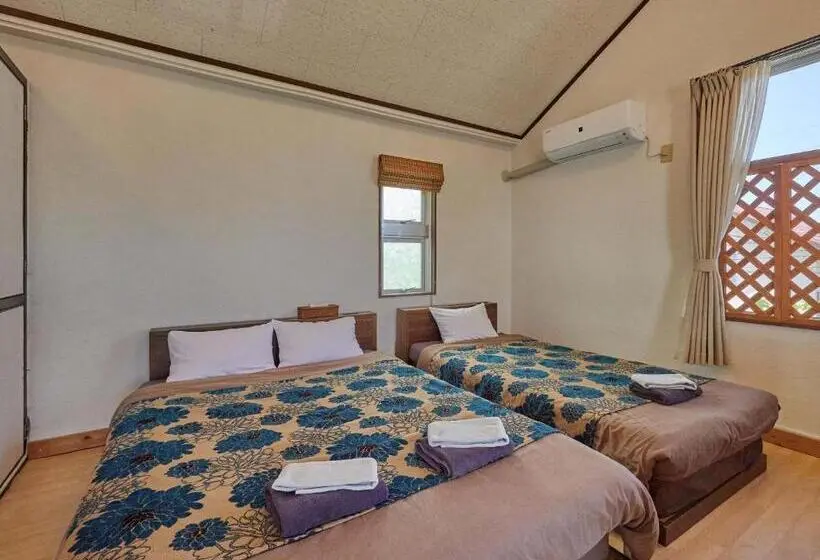Huoneisto 1 Makuuhuone Merinäkymä, Yukurina Resort Okinawa