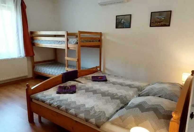 2ベッドルームアパートメント, 8888 Apartmanház