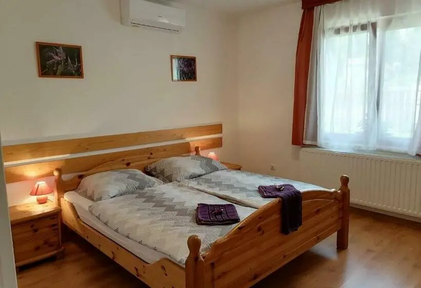 2ベッドルームアパートメント, 8888 Apartmanház