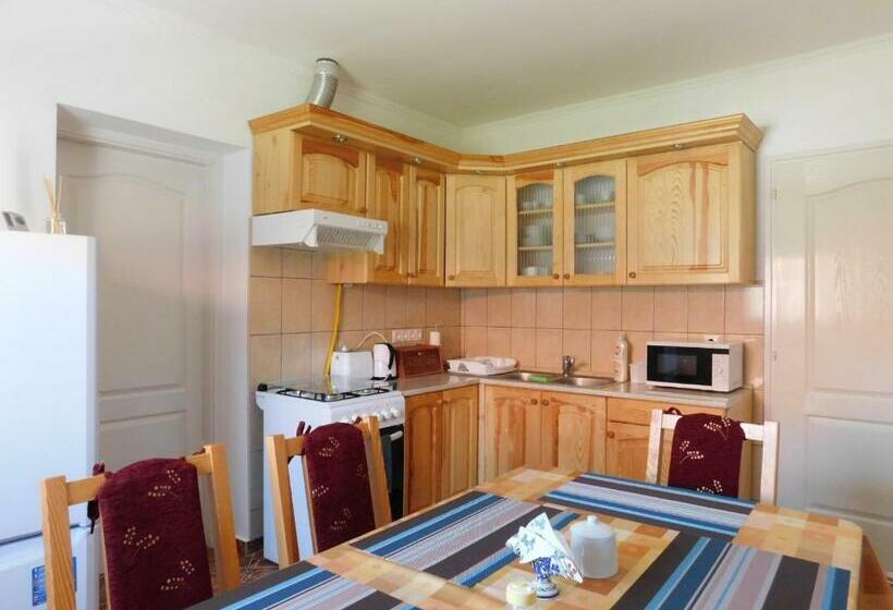 Apartament 2 Sypialnie, 8888 Apartmanház