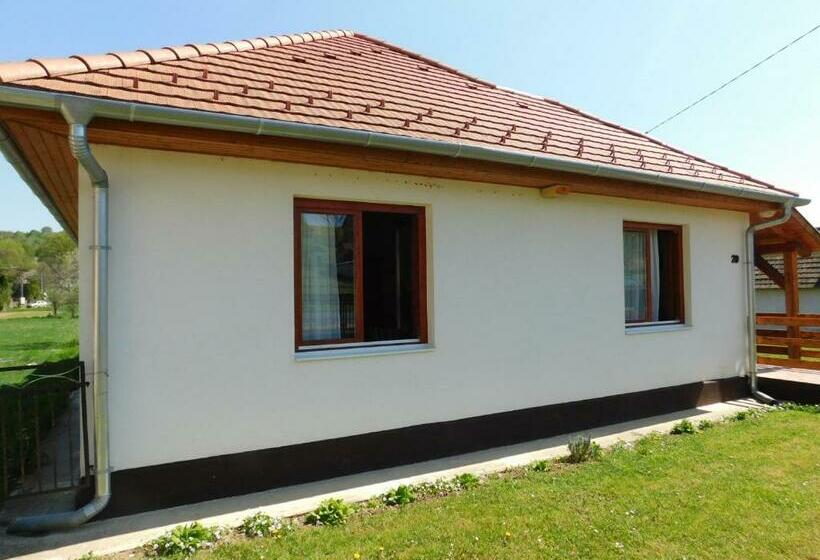 Апартаменты 2 Спальни, 8888 Apartmanház