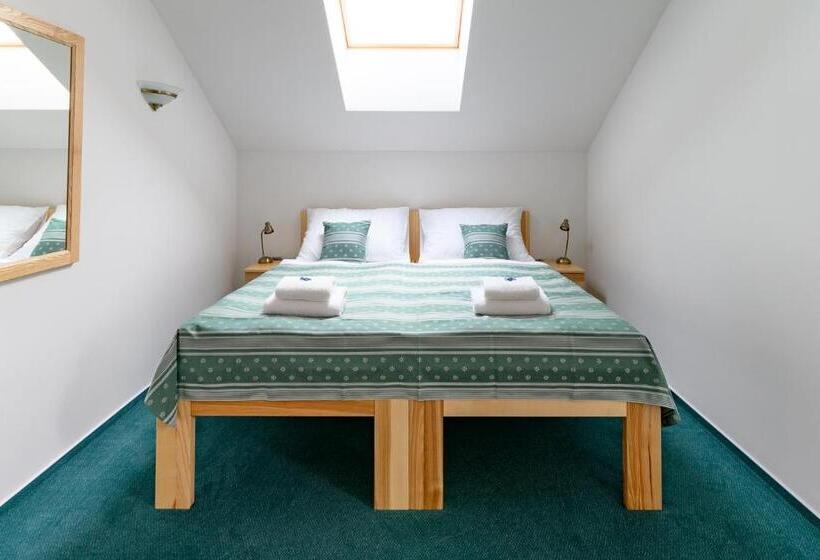 Номер Стандарт Трехместный, Venclův Statek