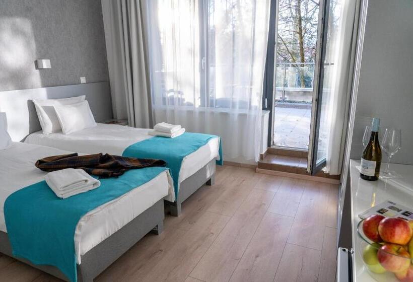 标准间, Zamárdi Tok