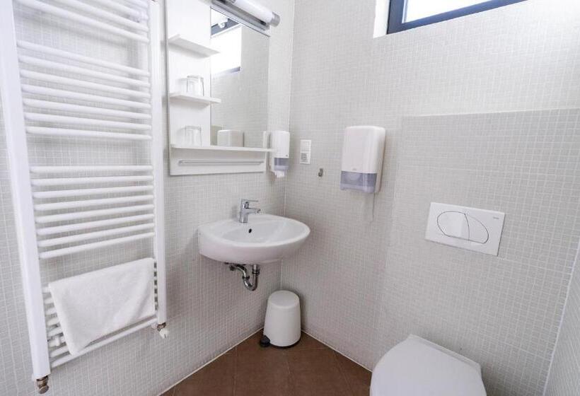 带阳台的三人标准间, Zamárdi Tok