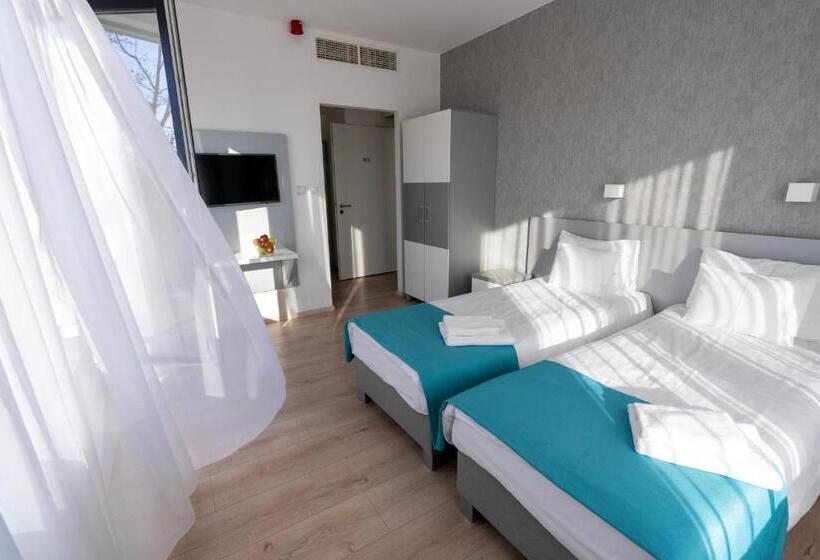 带阳台的三人标准间, Zamárdi Tok