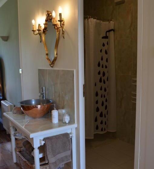 جناح, Chez Jallot