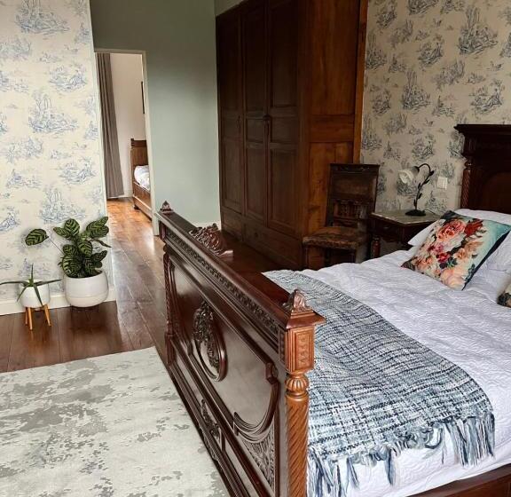 جناح عائلي, Chez Jallot