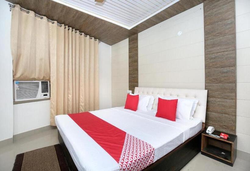 디럭스 룸, Collection O Gold Star