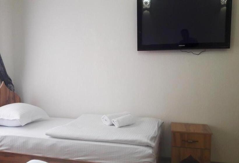 اتاق استاندارد سه نفره, Naqshband