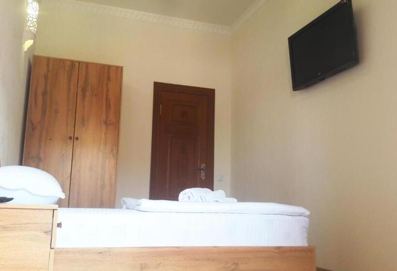 اتاق استاندارد یک نفره, Naqshband