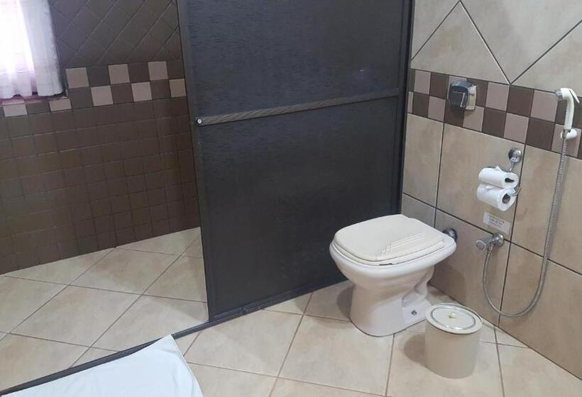 スタンダードトリプルルーム, Peroza Corbelia