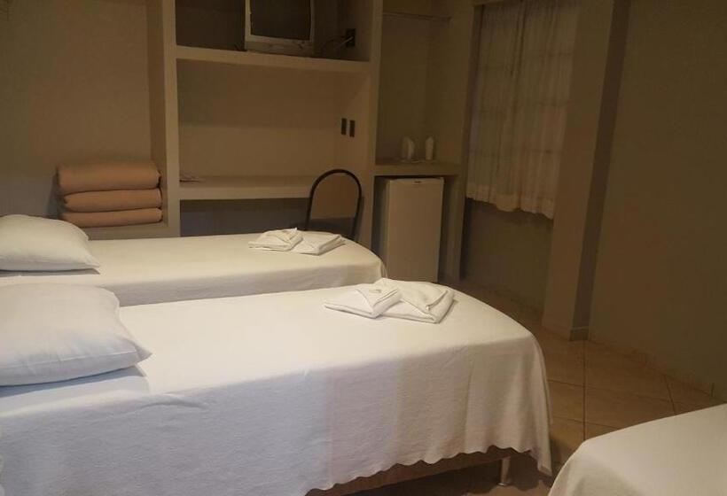 スタンダードトリプルルーム, Peroza Corbelia