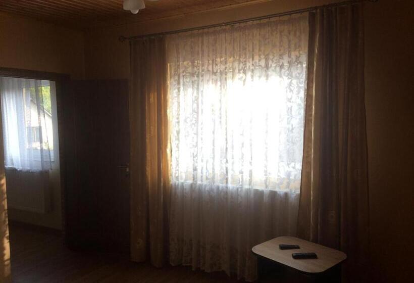 Номер Стандарт Трехместный, Camelot