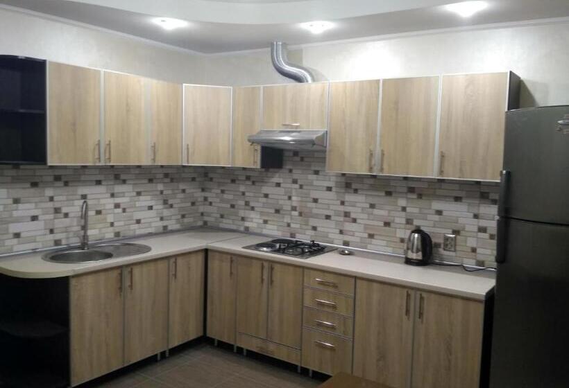 Трехместный Номер Стандарт с Балконом, Camelot