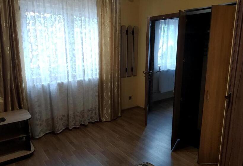 Номер Стандарт Трехместный, Camelot