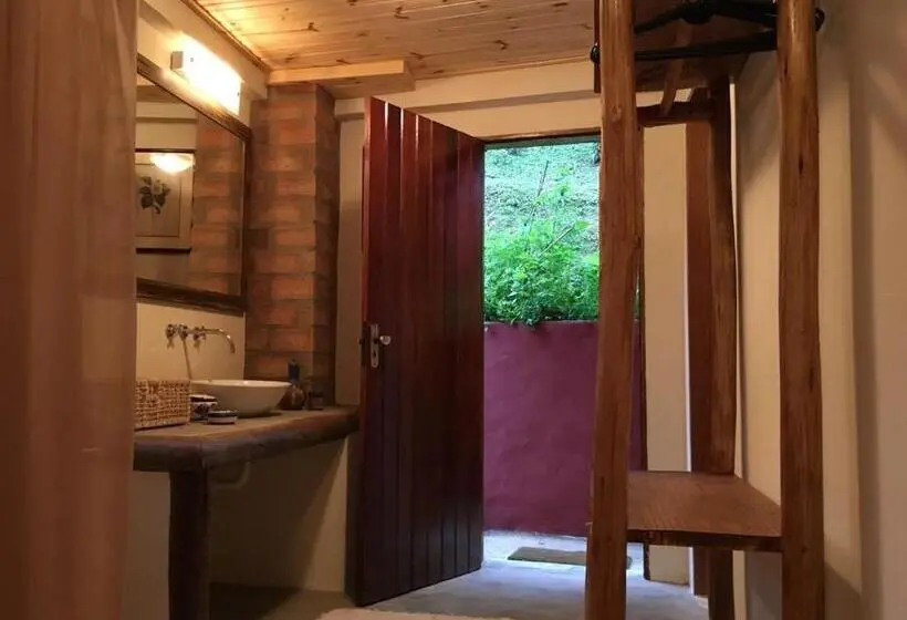 キングサイズベッドのデラックススイート, Pousada Casa De Mauá