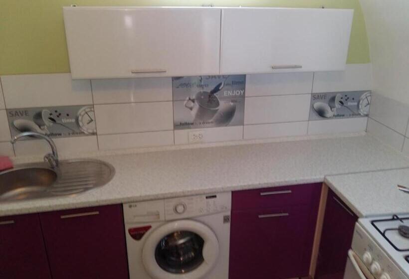 شقة غرفة واحدة, Uzh Apartments