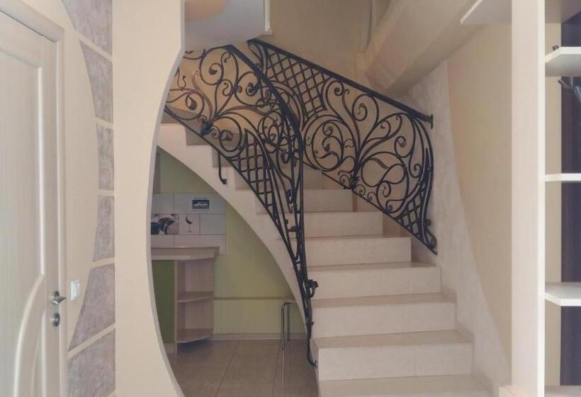 جناح دوبلكس, Uzh Apartments