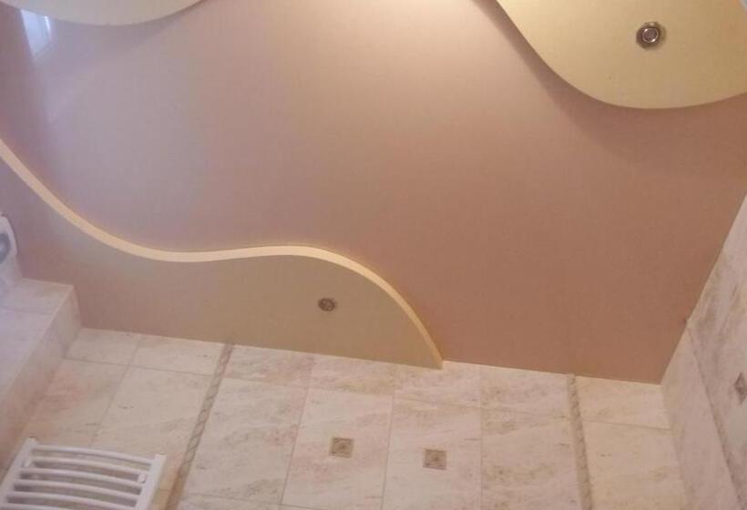 جناح دوبلكس, Uzh Apartments