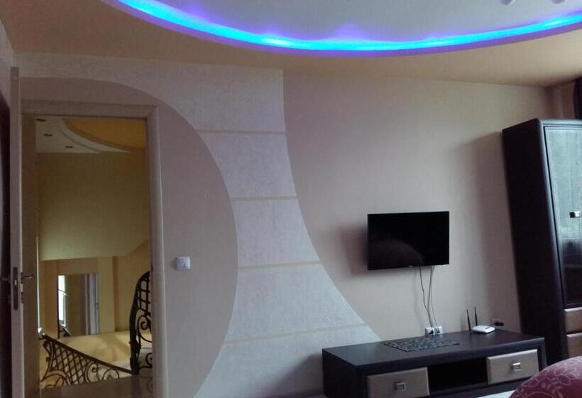 جناح دوبلكس, Uzh Apartments