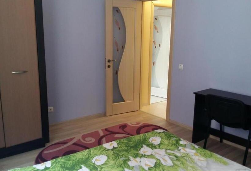 جناح دوبلكس, Uzh Apartments