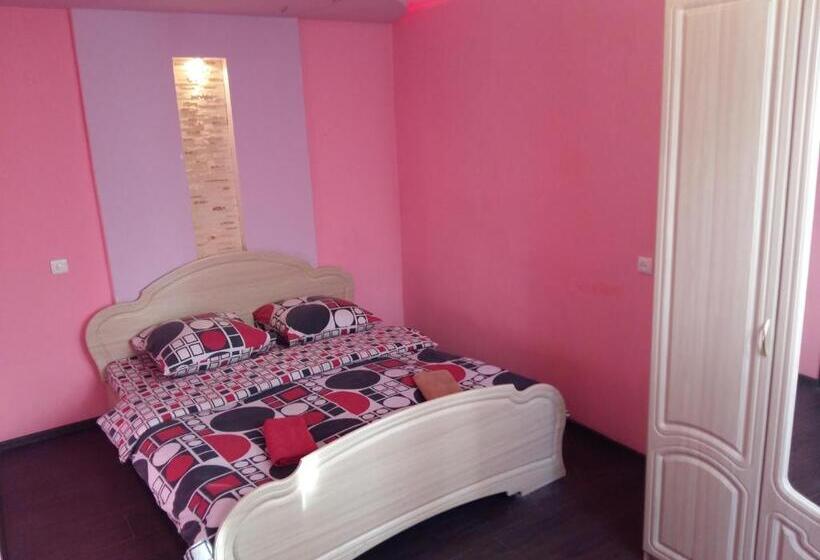 إستوديو قياسى, Uzh Apartments