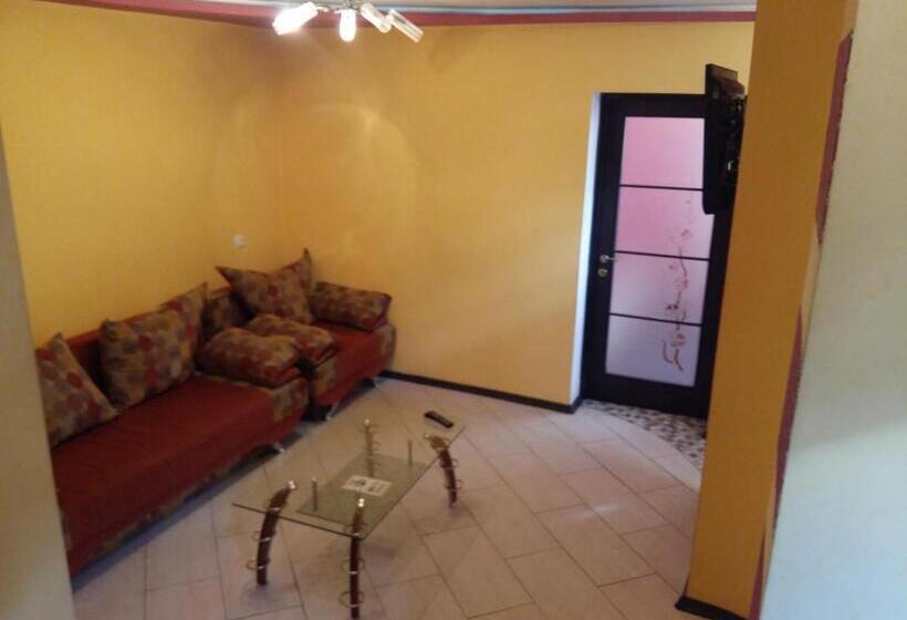 إستوديو قياسى, Uzh Apartments