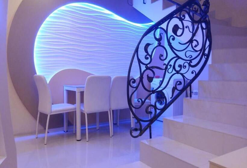 جناح مزوَّد بشرفة, Uzh Apartments