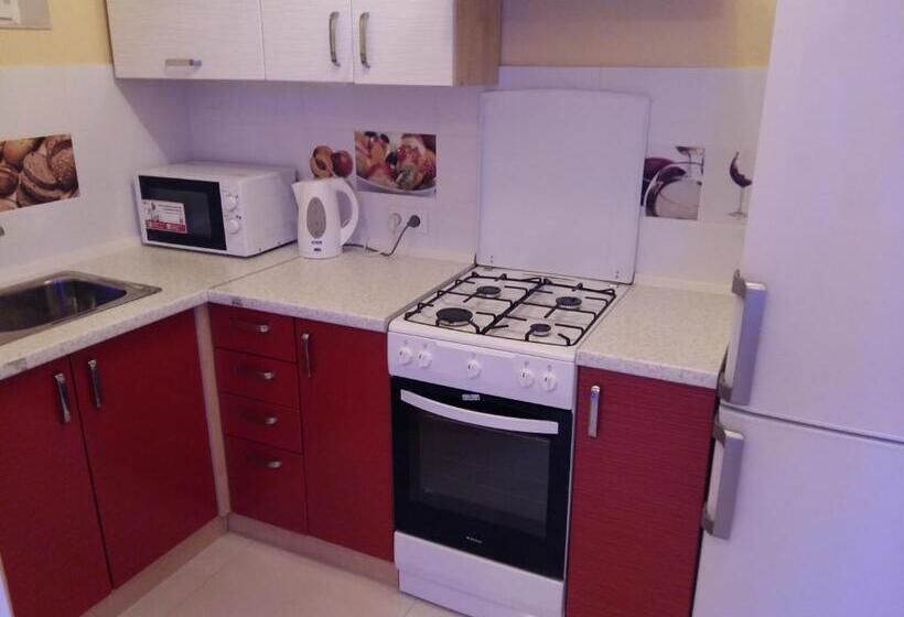 جناح مزوَّد بشرفة, Uzh Apartments