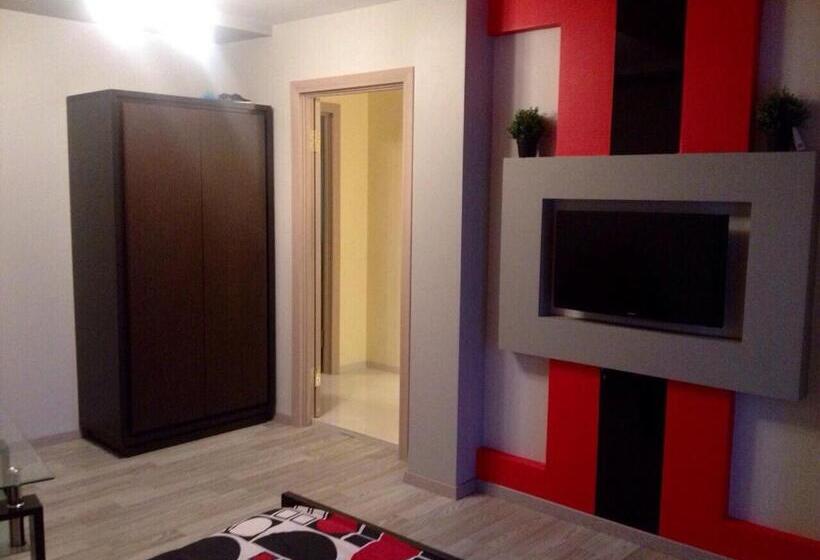 جناح مزوَّد بشرفة, Uzh Apartments