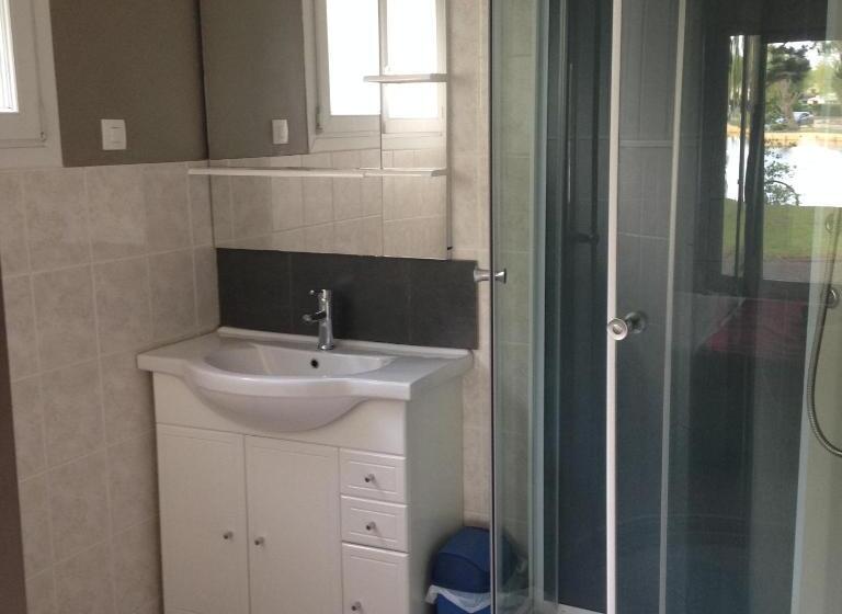 Suite with lake view, L'auberge Du Lac