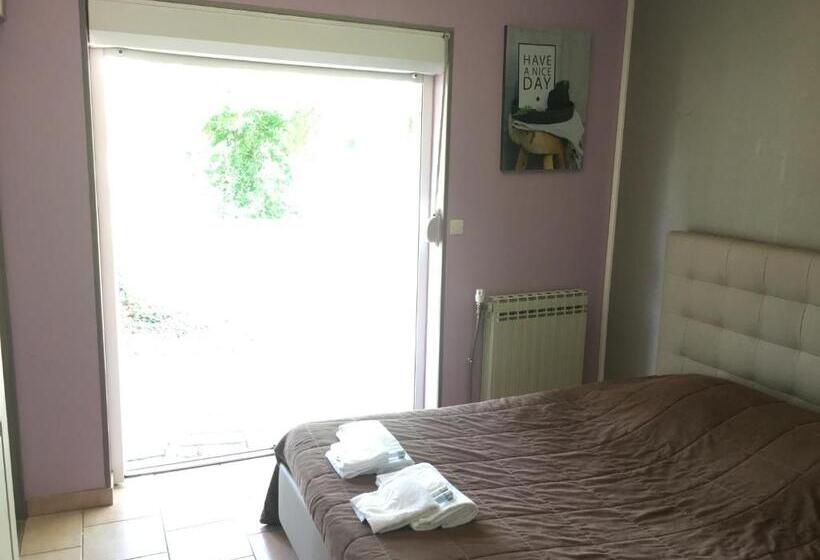 Suite with lake view, L'auberge Du Lac