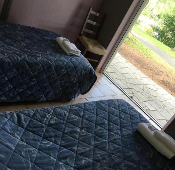 Suite with lake view, L'auberge Du Lac