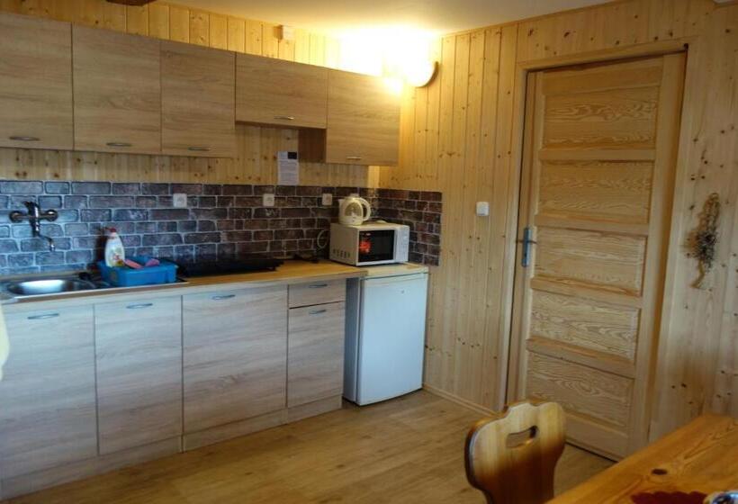 דירת חדר, Pod Lípou