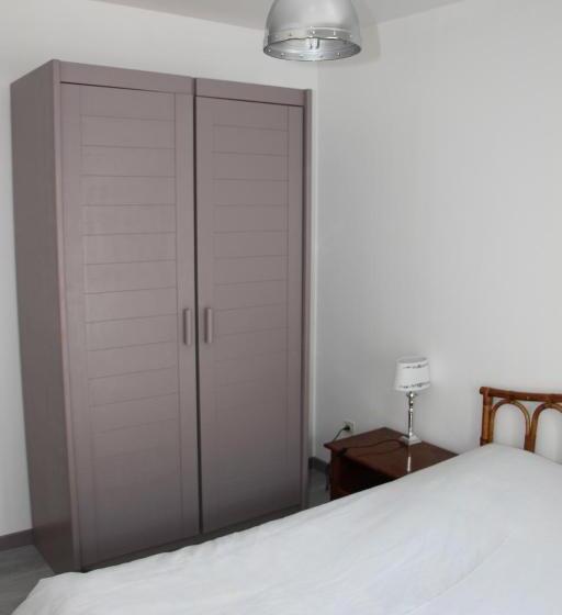 Pokój Standard Trzyosobowy, Restaurant Les Gorges De Chouvigny