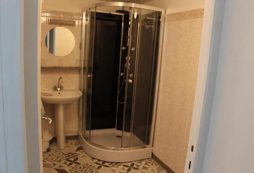 Pokój Standard Trzyosobowy, Restaurant Les Gorges De Chouvigny