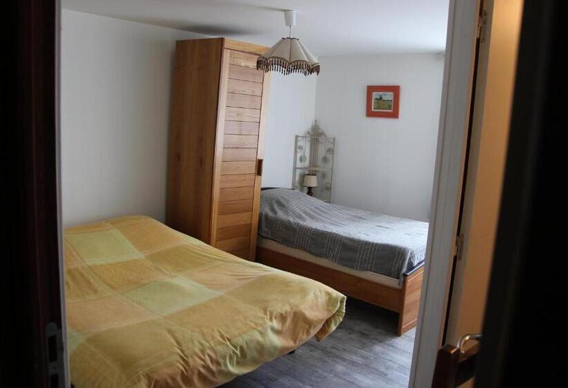 Pokój Standard Trzyosobowy, Restaurant Les Gorges De Chouvigny