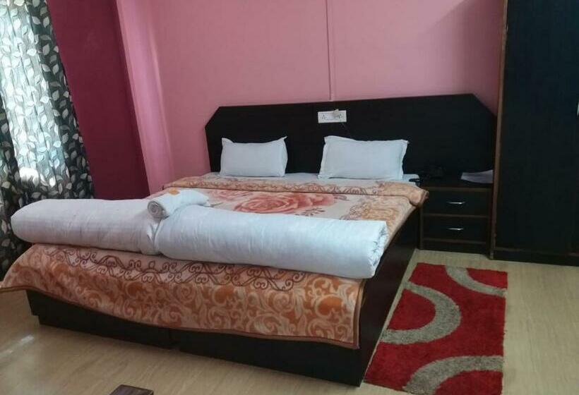 Superior Neljän Hengen Huone, Vamoose Buddha Hotel Tawang
