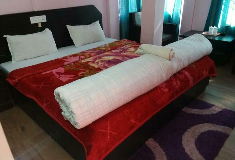 Superior Neljän Hengen Huone, Vamoose Buddha Hotel Tawang