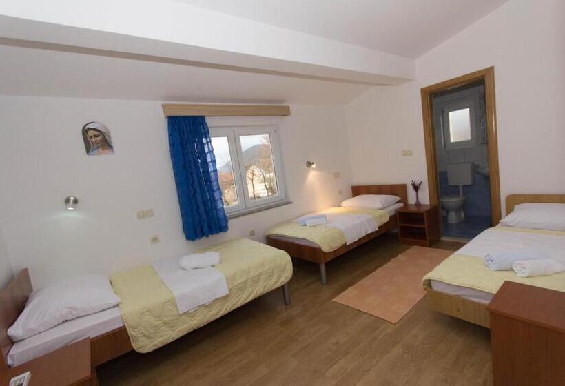اتاق استاندارد سه نفره, Casa Del Pellegrino M&a   Ostojići