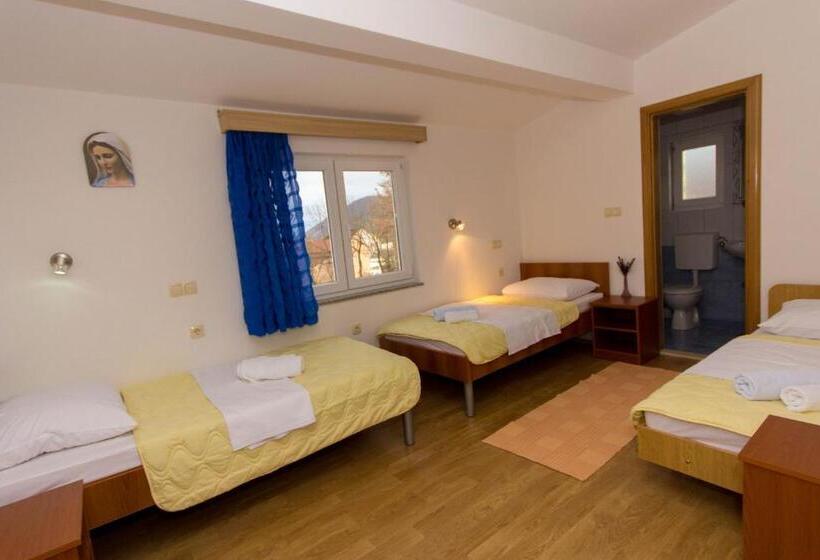 اتاق استاندارد سه نفره, Casa Del Pellegrino M&a   Ostojići