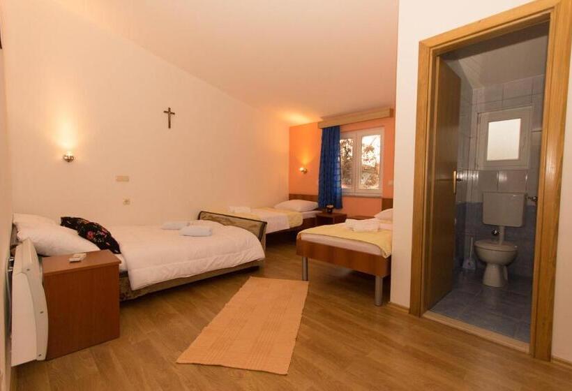 اتاق استاندارد چهار تخته, Casa Del Pellegrino M&a   Ostojići