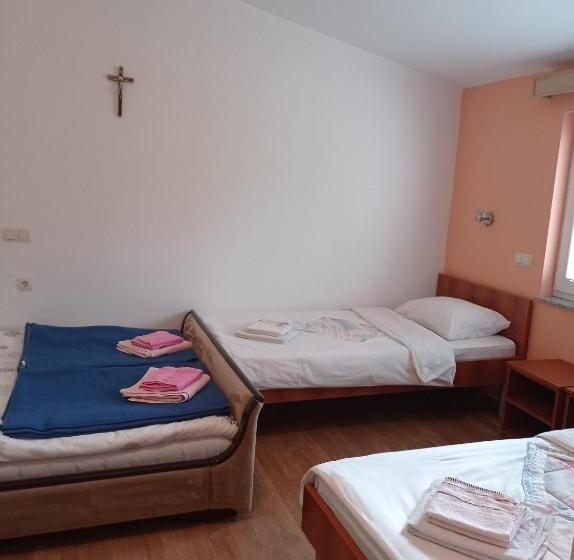 اتاق استاندارد چهار تخته, Casa Del Pellegrino M&a   Ostojići