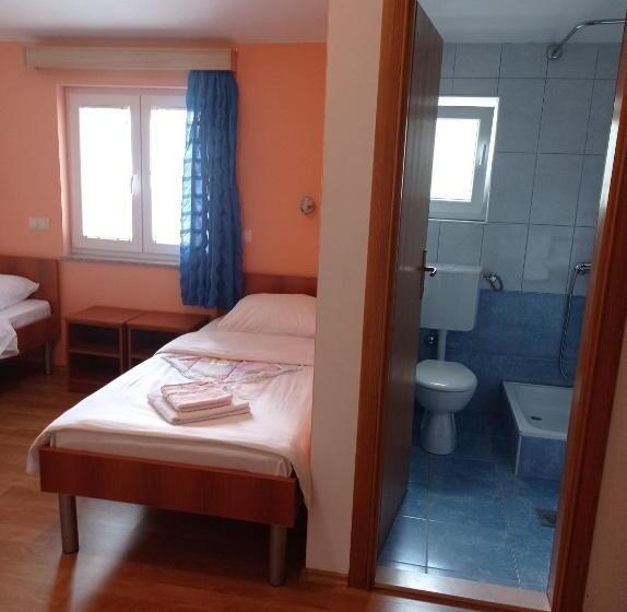 اتاق استاندارد چهار تخته, Casa Del Pellegrino M&a   Ostojići