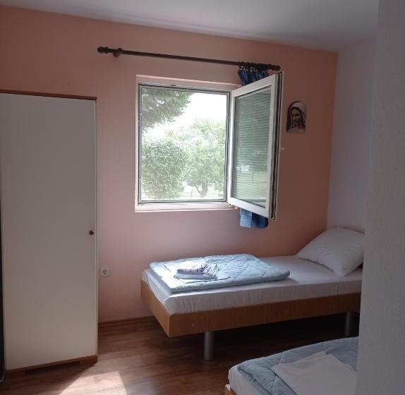 اتاق اکونومی, Casa Del Pellegrino M&a   Ostojići