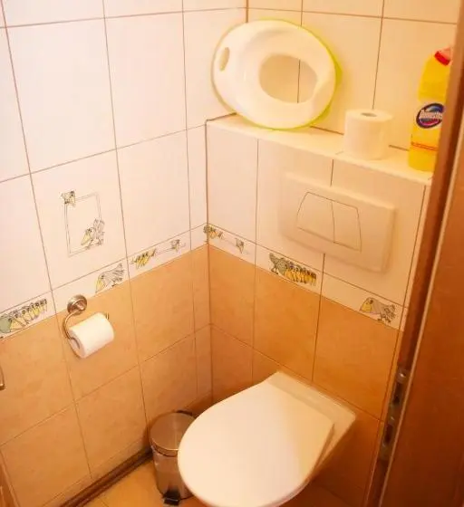 Suite, Farma Basarovi