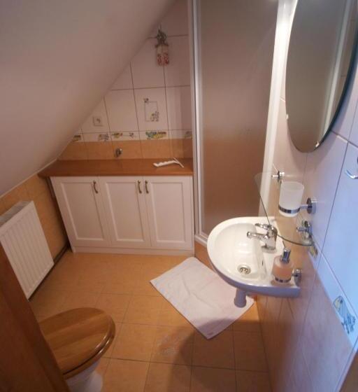 スイート, Farma Basarovi