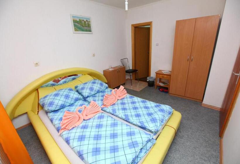 اتاق لوکس یک تخته, Hostel Cuba