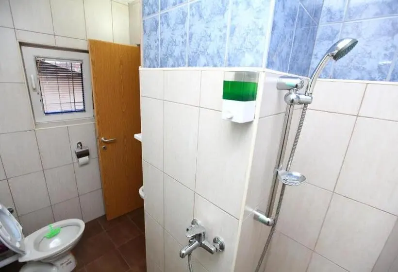 اتاق لوکس, Hostel Cuba
