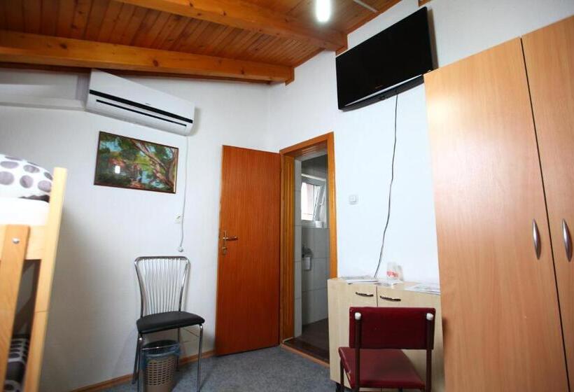 اتاق لوکس سه تخته, Hostel Cuba